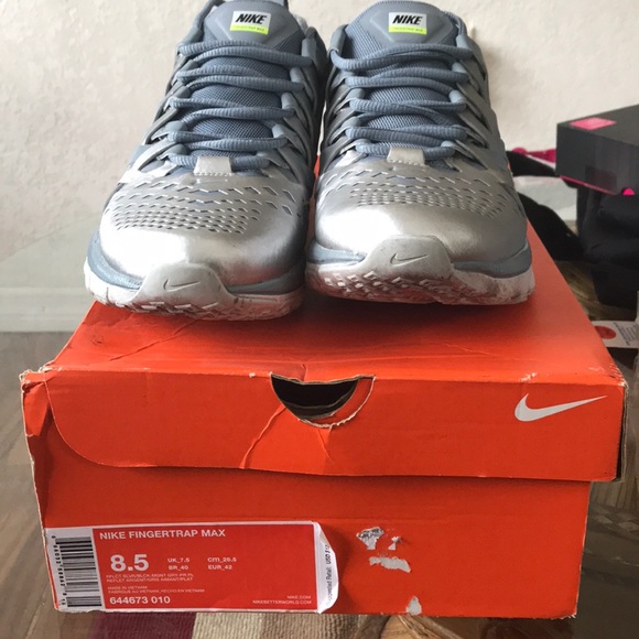 Nike shoes - Picture 5 of 5